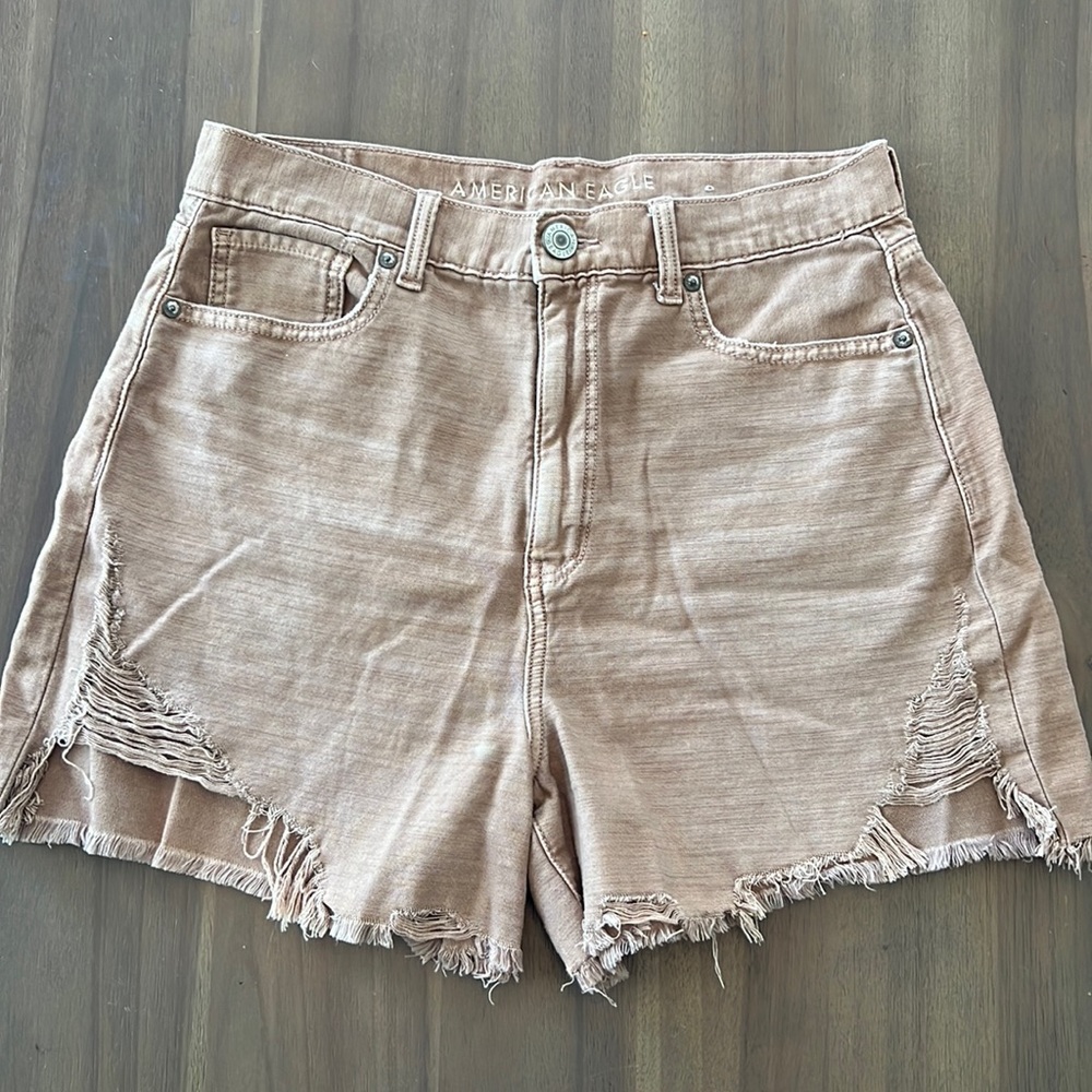 American Eagle 🦅 woman’s shorts. Size 8 Brown.